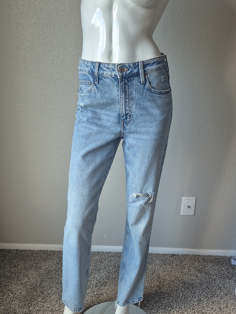Light Blue Straight-Leg Women's Jeans with Knee Distress